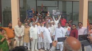 Demonstration at Vikas Bhawan : कांग्रेस ने मनरेगा भुगतान, मानदेय मुद्दों पर विकास भवन में प्रदर्शन, सौंपा ज्ञापन