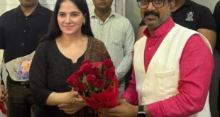 Grand Welcome at the Airport : बाबतपुर वाराणसी: कथावाचक जया किशोरी का काशी आगमन, एयरपोर्ट पर भव्य स्वागत