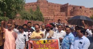 The Message of Culture Resounded : भारतीय नववर्ष पर लाल किले पर गूंजा संस्कृति का संदेश, पर्यटकों का चंदन-तिलक से हुआ स्वागत