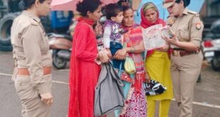 Women's Police Station : हापुड़ में मिशन शक्ति द्वितीय चरण: महिला थाना प्रभारी अरुणा राय ने महिलाओं और छात्राओं को किया जागरूक