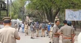 Tension on the campus : वाराणसी में कॉलेज हॉस्टल में फायरिंग: छात्र की दर्दनाक मौत, परिसर में तनाव