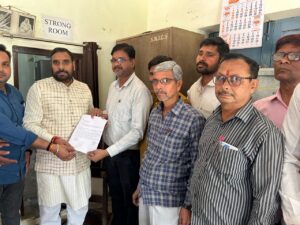 Health insurance plan : उत्तर प्रदेश शिक्षणेत्तर कर्मचारियों ने स्वास्थ्य बीमा योजना की मांग को लेकर ज्ञापन सौंपा