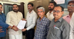 Health insurance plan : उत्तर प्रदेश शिक्षणेत्तर कर्मचारियों ने स्वास्थ्य बीमा योजना की मांग को लेकर ज्ञापन सौंपा