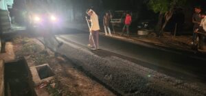 Causing an Uproar : मैहर में कायाकल्प योजना पर सवाल, हाउसिंग बोर्ड कॉलोनी में घटिया सड़क निर्माण को लेकर हंगामा