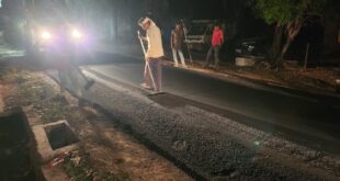 Causing an Uproar : मैहर में कायाकल्प योजना पर सवाल, हाउसिंग बोर्ड कॉलोनी में घटिया सड़क निर्माण को लेकर हंगामा