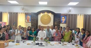 Big step : हापुड़ में आंगनबाड़ी कार्यकत्रियों व सहायिकाओं को नियुक्ति पत्र और स्मार्ट फोन वितरण, सशक्तिकरण की दिशा में बड़ा कदम