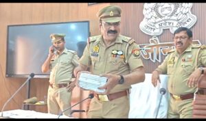 Property Returned : जौनपुर पुलिस की बड़ी सफलता: 240 चोरी और गुम मोबाइल बरामद, लाखों की संपत्ति लौटाई