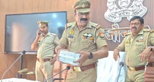 Property Returned : जौनपुर पुलिस की बड़ी सफलता: 240 चोरी और गुम मोबाइल बरामद, लाखों की संपत्ति लौटाई