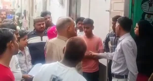 Uproar at School : हापुड़: फीस विवाद पर पहली कक्षा छात्र की पिटाई, स्कूल में हंगामा, जांच शुरू