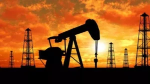 The effect of both : वैश्विक बाजार में कच्चे तेल की कीमतों में उतार-चढ़ाव, राजनीतिक बयानबाजी से तेजी और गिरावट दोनों का असर