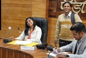 The district magistrate laughed : ‘मेरी अभी तक शादी नहीं हुई’, जब अपनी शिकायत लेकर पहुंचा युवक; हंस पड़ी जिलाधिकारी