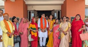 Hundreds of women : नारी शक्ति वंदन अधिनियम से मजबूत होगा लोकतंत्र कृपाशंकर सिंह का बड़ा बयान, भाजपा सम्मेलन में जुटीं सैकड़ों महिलाएं