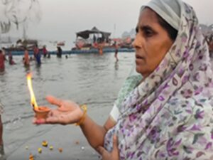 Peace for the Ancestors : वैशाख अमावस्या : प्रयागराज में श्रद्धालुओं का तांता, गंगा में डुबकी लगा पितरों की शांति की कर रहे कामनाPeace for the Ancestors : वैशाख अमावस्या : प्रयागराज में श्रद्धालुओं का तांता, गंगा में डुबकी लगा पितरों की शांति की कर रहे कामना