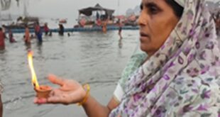 Peace for the Ancestors : वैशाख अमावस्या : प्रयागराज में श्रद्धालुओं का तांता, गंगा में डुबकी लगा पितरों की शांति की कर रहे कामनाPeace for the Ancestors : वैशाख अमावस्या : प्रयागराज में श्रद्धालुओं का तांता, गंगा में डुबकी लगा पितरों की शांति की कर रहे कामना