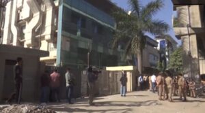 Strict Warning : नोएडा : 2 दिन के बवाल के बाद थमा शोर, खुलीं फैक्ट्रियां, ड्रोन से निगरानी और उपद्रवियों पर डीएम की सख्त चेतावनी