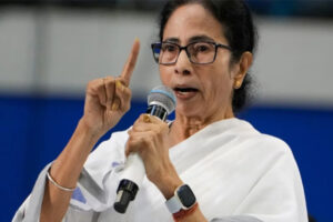 Allegation of givingAllegation of giving : टीएमसी ने चुनाव आयोग से उत्तरपारा से भाजपा उम्मीदवार के खिलाफ की शिकायत, मतदाताओं को रिश्वत देने का आरोप