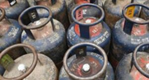 Gas Cylinder : कमर्शियल गैस सिलेंडर के दाम 195 रुपये बढ़ाए गए, नई कीमत 2 हजार से अधिक