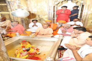 Baba Vishwanath : सीएम योगी ने ‘काशी कोतवाल’ और बाबा विश्वनाथ के किए दर्शन