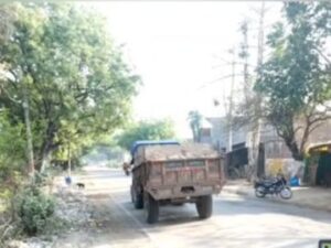 The danger has increased : फतेहपुर में मोरम घाट चालू होते ही ओवरलोडिंग का खेल तेज, सड़क सुरक्षा पर खतरा बढ़ा