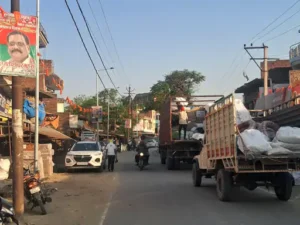 System Affected : फतेहपुर में लखनऊ बाईपास पुल के नीचे अतिक्रमण और अवैध पार्किंग से यातायात व्यवस्था प्रभावित