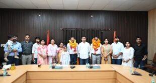 Organized Felicitation Ceremony : फतेहपुर पुलिस में सेवानिवृत्त अधिकारियों के लिए आयोजित सम्मान समारोह