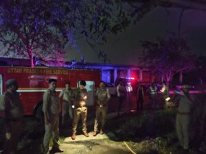 Safely Rescued : थाना कल्यानपुर पुलिस और फायर ब्रिगेड ने आग से घिरे परिवार को सुरक्षित बचाया