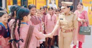 Boosted morale : हापुड़ की लेडी सिंघम महिला थाना प्रभारी अरुणा राय ने बच्चों का मनोबल बढ़ाया