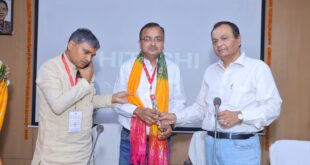 Distinguished Honor : उत्कृष्ट सेवा सम्मान समारोह में डॉ अनुराग श्रीवास्तव को समाजसेवा के लिए मिला गौरवपूर्ण सम्मान