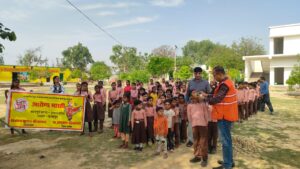 Medicines Distributed : कुसुम्भी में चिकनपॉक्स बचाव महाभियान, बच्चों को स्वच्छता और होमियोपैथिक दवा वितरित