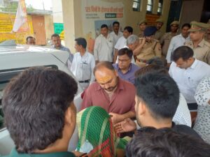 Disposal : हापुड़ जनपद की तहसीलों में समाधान दिवस आयोजित, 102 शिकायतों में 11 का मौके पर निस्तारण