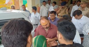 Disposal : हापुड़ जनपद की तहसीलों में समाधान दिवस आयोजित, 102 शिकायतों में 11 का मौके पर निस्तारण