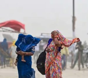 Huge loss : वेस्टर्न डिस्टर्बेंस का असर: उत्तर भारत में आंधी, बारिश और ओलावृष्टि से बदला मौसम, किसानों को भारी नुकसान