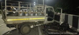 Death of a person : हापुड़ में किठौर ब्रिज पर पिकअप और बाइक की टक्कर, एक व्यक्ति की मौत