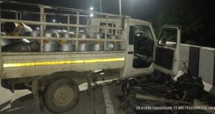 Death of a person : हापुड़ में किठौर ब्रिज पर पिकअप और बाइक की टक्कर, एक व्यक्ति की मौत