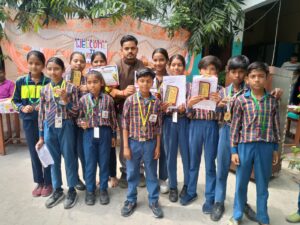 By presenting a medal : एच एम शिक्षा सदन में परीक्षा परिणाम घोषित, मेधावी विद्यार्थियों को शील्ड और मेडल देकर सम्मानित किया गया