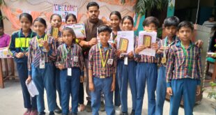 By presenting a medal : एच एम शिक्षा सदन में परीक्षा परिणाम घोषित, मेधावी विद्यार्थियों को शील्ड और मेडल देकर सम्मानित किया गया