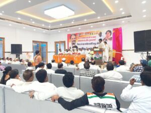 Grand Welcome : कांग्रेस समीक्षा बैठक में राष्ट्रीय सचिव प्रदीप नरवाल का ढोल-नगाड़ों और फूलमालाओं से भव्य स्वागत