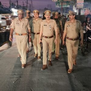 The Assurance of Safety : हापुड़: थाना प्रभारियों द्वारा पैदल गस्त से बढ़ाया गया नागरिकों में सुरक्षा का विश्वास