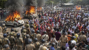 Violence Erupts Over Demands : नोएडा में कर्मचारियों का उग्र प्रदर्शन, EPF-ESI वेतन और ग्रेच्युटी मांगों पर हिंसा भड़की