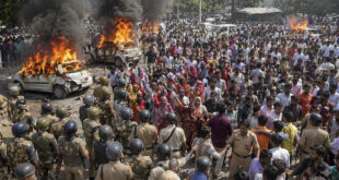 Violence Erupts Over Demands : नोएडा में कर्मचारियों का उग्र प्रदर्शन, EPF-ESI वेतन और ग्रेच्युटी मांगों पर हिंसा भड़की