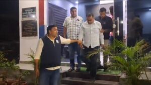 Caught red-handed accepting a bribe : उत्तर प्रदेश बुलंदशहर में सिंचाई विभाग के जिलेदार को दो लाख रिश्वत लेते रंगेहाथ पकड़ा गया