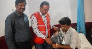 Sewa Foundation Member : दिव्यांग मरीज सुशील द्विवेदी की सहायता को आगे आए रेडक्रॉस और सेवा फाउंडेशन सदस्य