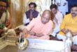 Review of Activities : वाराणसी में मुख्यमंत्री योगी आदित्यनाथ का दौरा, मंदिर दर्शन और विकास कार्यों की समीक्षा
