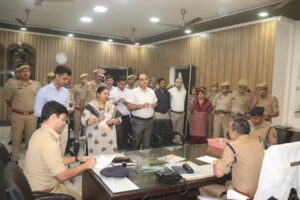 Emphasis on Reform : मुरादाबाद में एसएसपी सतपाल अंतिल ने पुलिस कर्मियों को दिए सख्त निर्देश, कार्यप्रणाली सुधार पर जोर