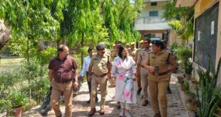 The SP conducted an inspection : हापुड़ में होमगार्ड भर्ती परीक्षा की तैयारियों का डीएम और एसपी ने किया निरीक्षण