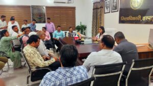 District Magistrate Kavita : हापुड़ में नवागत जिलाधिकारी कविता मीना ने संभाला कार्यभार, विकास और जनसंवाद पर दिया जोर