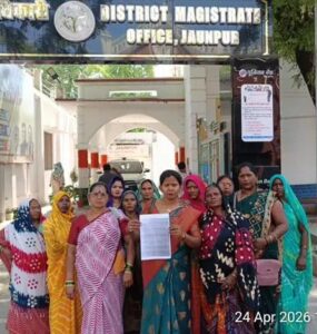 Appealed to the DM : 70 साल पुराना रास्ता बंद, 50 परिवार परेशान, महिलाओं ने डीएम से लगाई गुहार