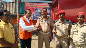 Humanitarian Mission : कड़क धूप में सेवा भाव: जवानों को होमियोपैथिक औषधि वितरण का सराहनीय मानवीय अभियान