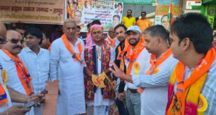 Presence of People : हापुड़ में भगवान परशुराम प्रकट उत्सव पर भव्य शोभायात्रा, संतों और गणमान्य लोगों की उपस्थिति