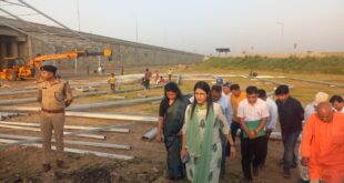 Ganga Expressway : जिलाधिकारी ने गंगा एक्सप्रेसवे उद्घाटन तैयारियों का निरीक्षण कर अधिकारियों को दिशा-निर्देश दिए सख्त निर्देश